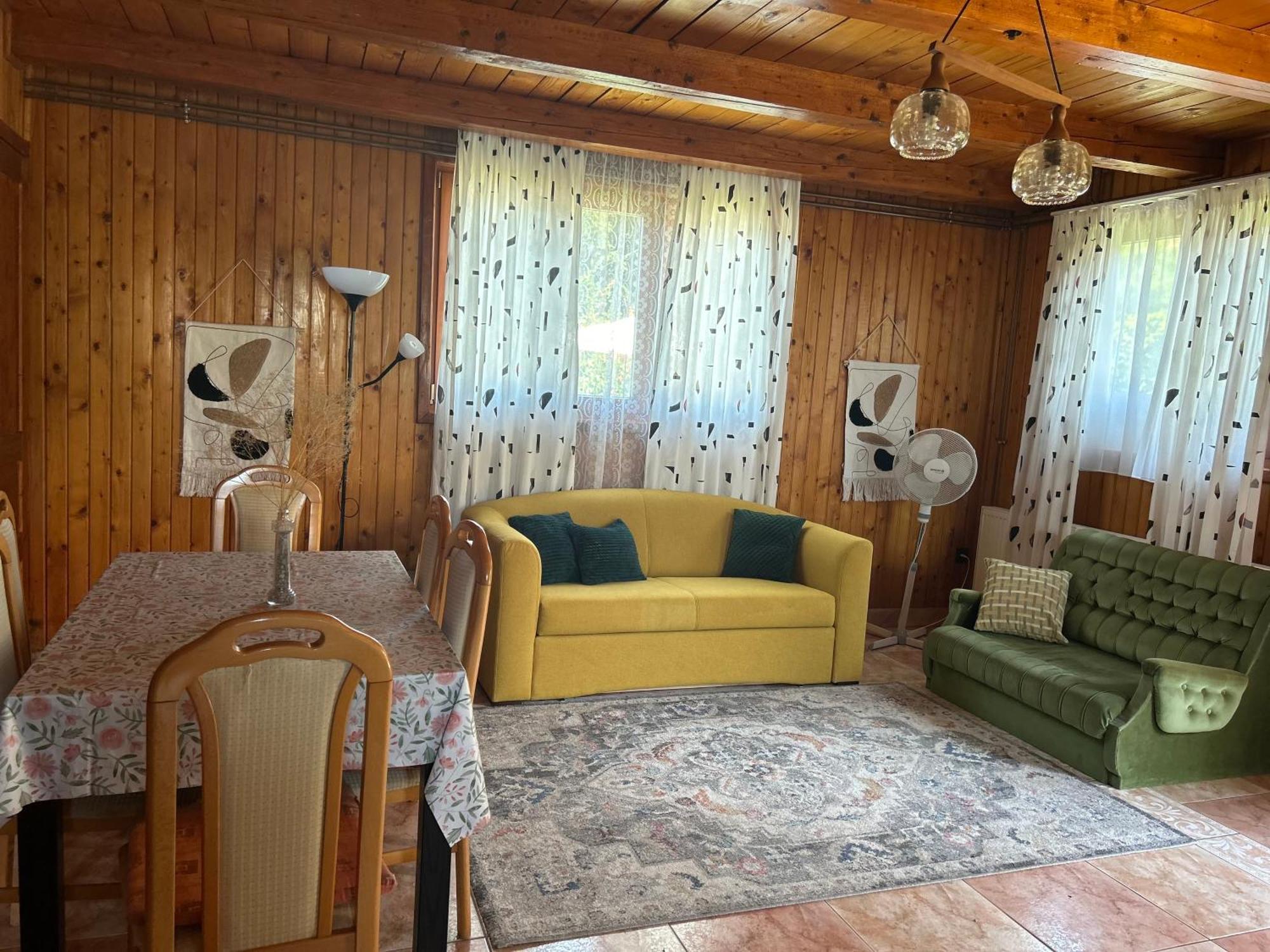 Lellei Pihenohaz Balatonlelle别墅 外观 照片