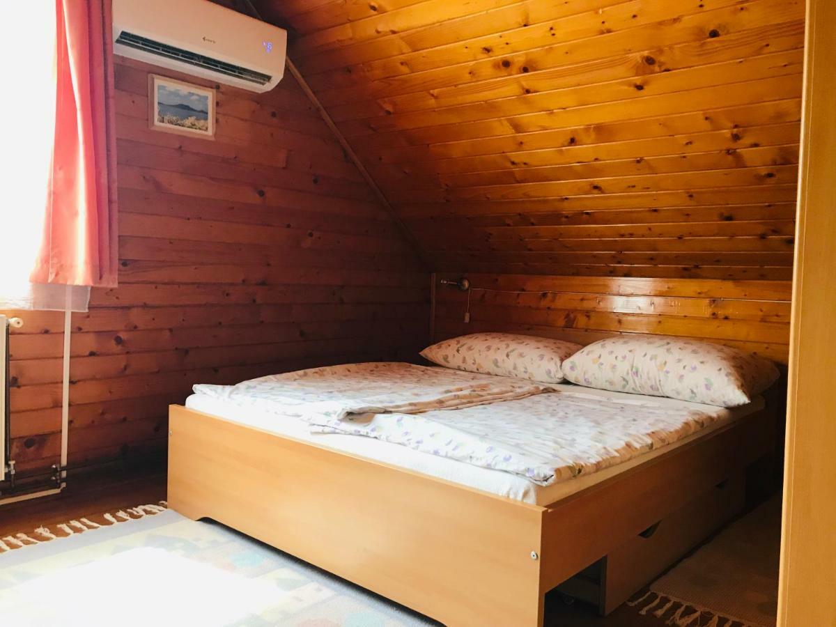 Lellei Pihenohaz Balatonlelle别墅 外观 照片